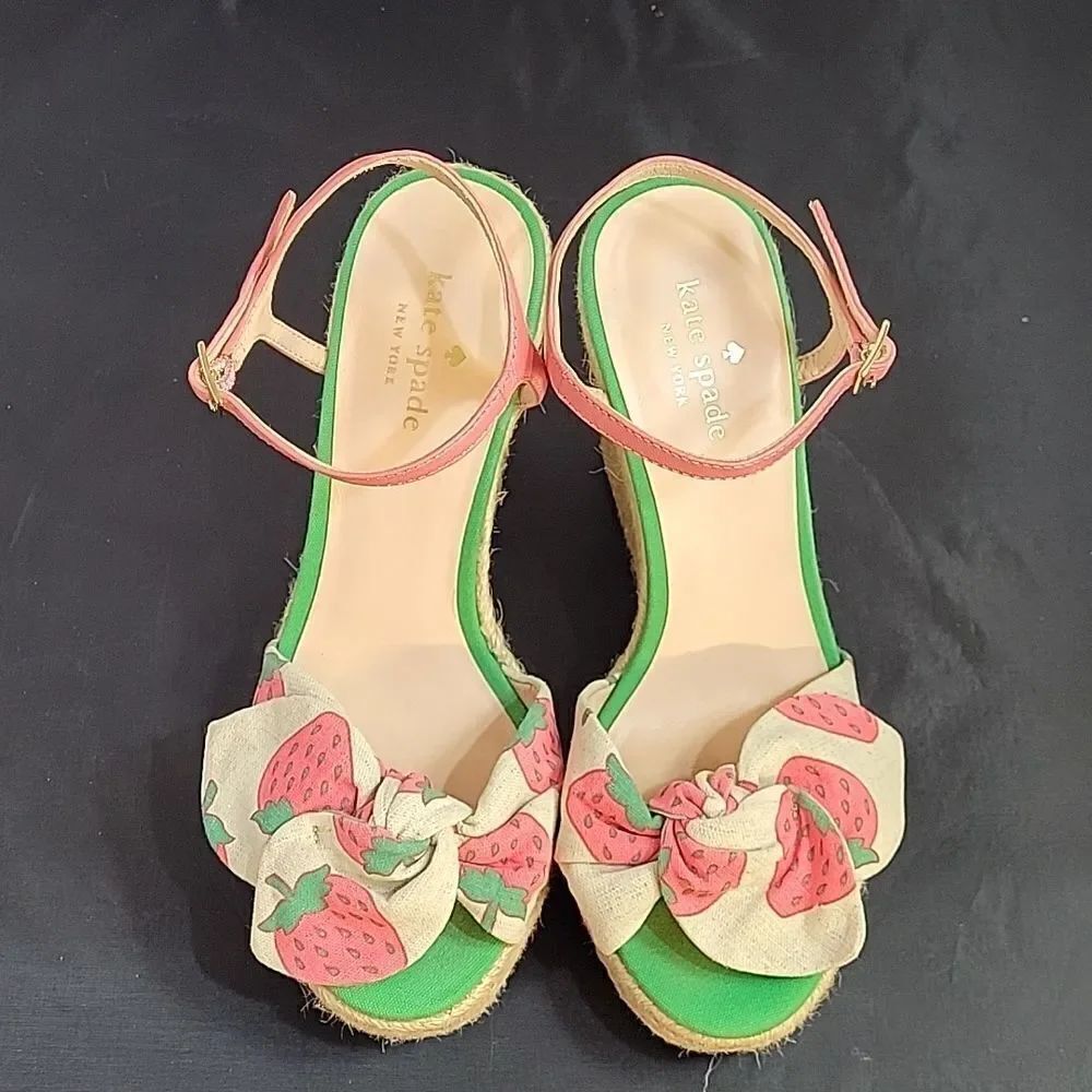 KATE SPADE PINK TAUPE BROWN GREEN JANAY STRAWBERRY ADJUSTABLE BUCKLE SANDAL
